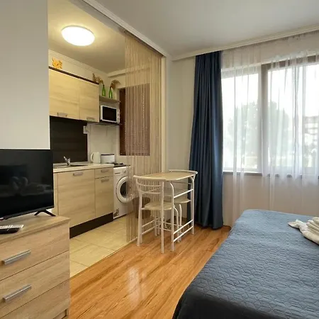 Summer Breeze 110 Cozi Апартаменти